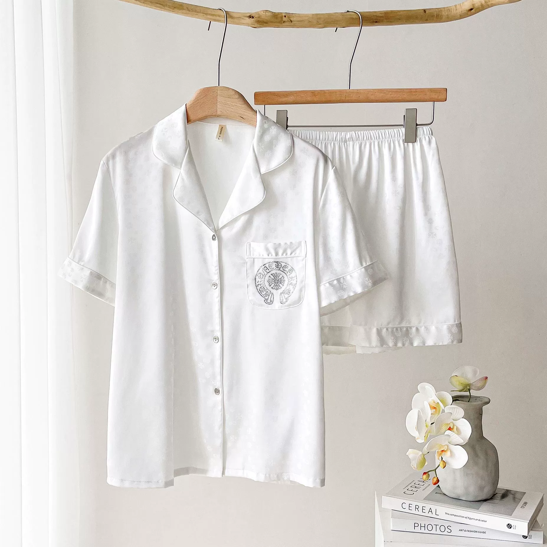 Легкая роскошная пижама жаккардовая горячее бриллиантовое и ледяное шелковое короткое рукава можно носить на улице