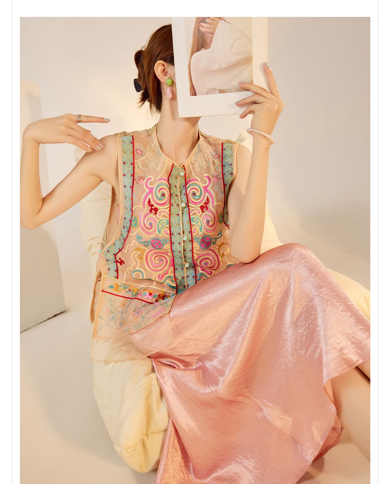 Áo vest cổ đứng phong cách retro Trung Hoa, thiết kế thêu, chất liệu tơ dâu tằm, mẫu ZX N4045 — Màu đen, Hồng mơ chi tiết 2