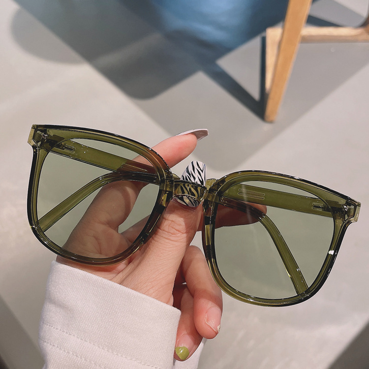 깊은 공간 녹색