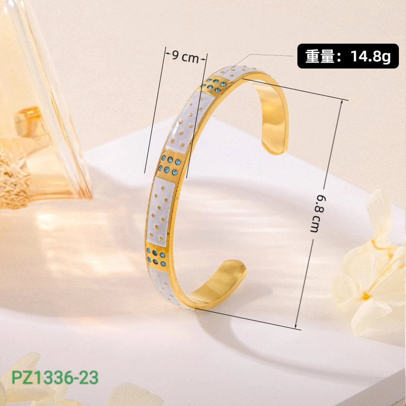 Pulseras de acero de titanio retro mujeres de moda transfronteriza europea y americana abierta electroalimentada diamantes de diamantes de diablo ojos brazalete de acero inoxidable joyas