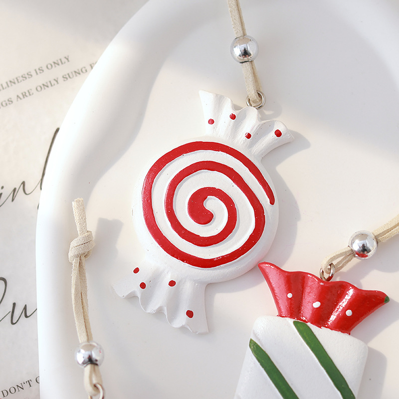 Nuevos productos transfronterizos de venta caliente de resina de color dulces colgantes de Navidad decoraciones de árbol de Navidad dibujadas a mano colgantes