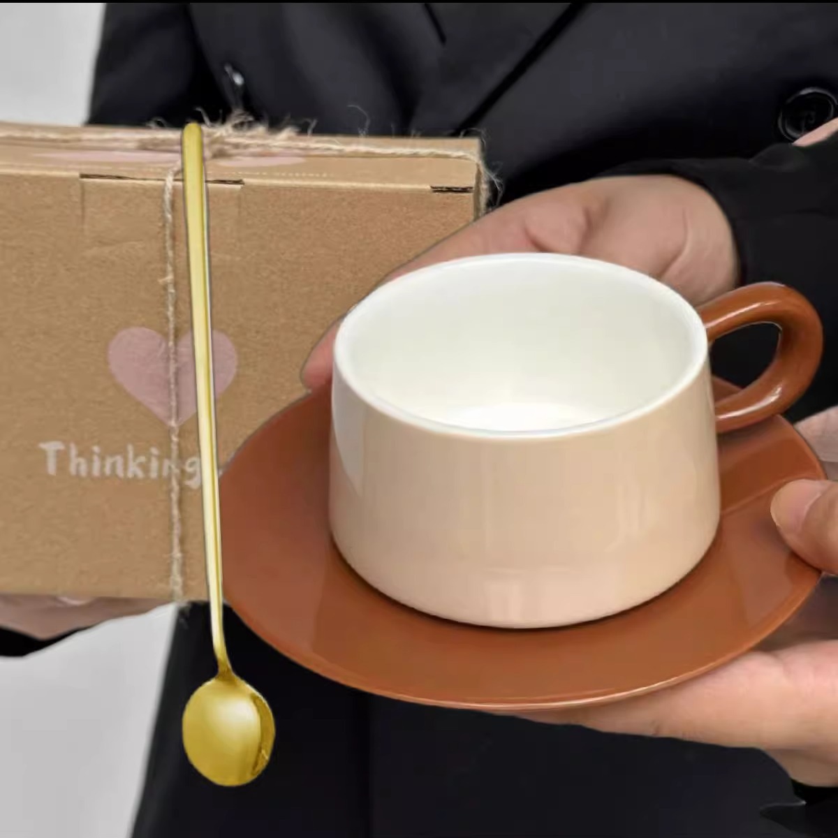 Conjunto de tazas de café francesa retrógrado nicho de café de color de albaricoque taza de café de cerámica platos taza de café de la tarde