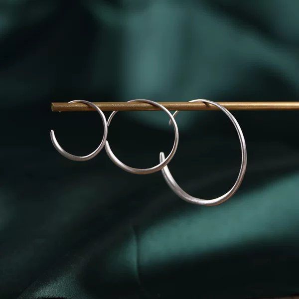 Golden Deer King Pure Silver Hoop Earrings Solid Retro Craft Niche Design Round Bar Personality Simple Women's Ethnic Style Earrings