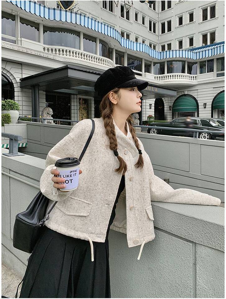 Áo khoác nữ dáng rộng ngắn cổ tròn phong cách thanh lịch — Vải cao cấp màu trắng nhạt có lớp lót chi tiết 22