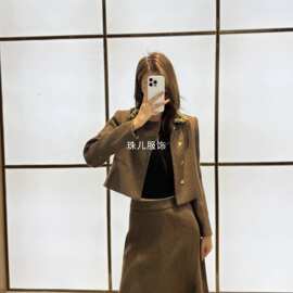 重工短款外套鱼尾半身裙小香风翻领钉两件套套装冬钻复古