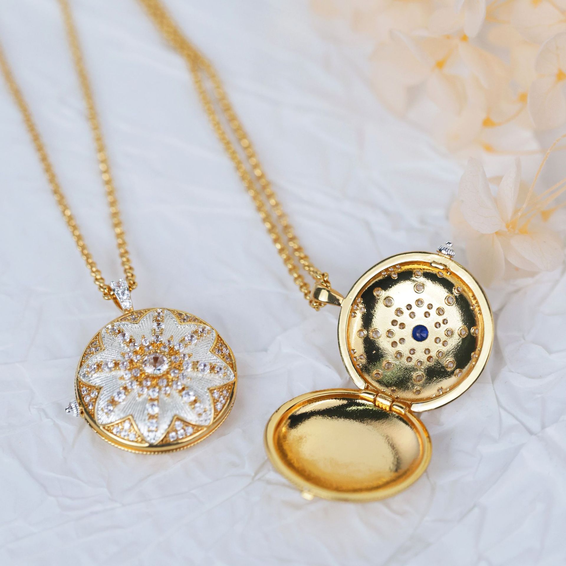 부치 사진앨범 목걸이 브러시드 18K 골드 쇄골 체인 여성용 펜던트 레트로 주얼리 고급 여름 액세서리 크리스탈