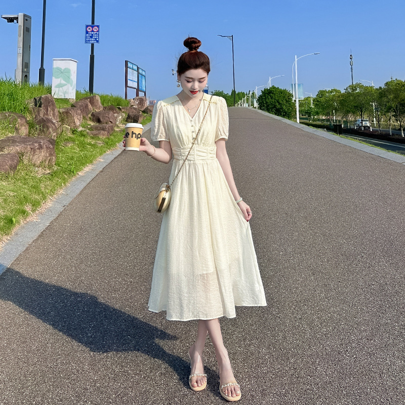 高级感连衣裙女神范法式复古设计感小众收腰显瘦裙子2025年新款夏
