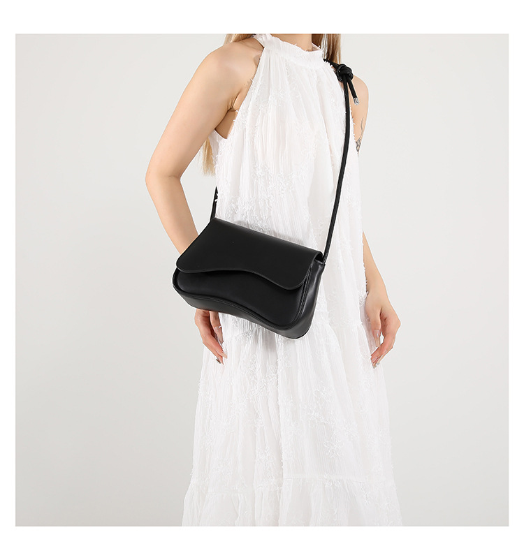 Underarm bag for women, new autumn 2024 fashion and niche design, single-shoulder crossbody bag, stylish and relaxed small square bag undefined