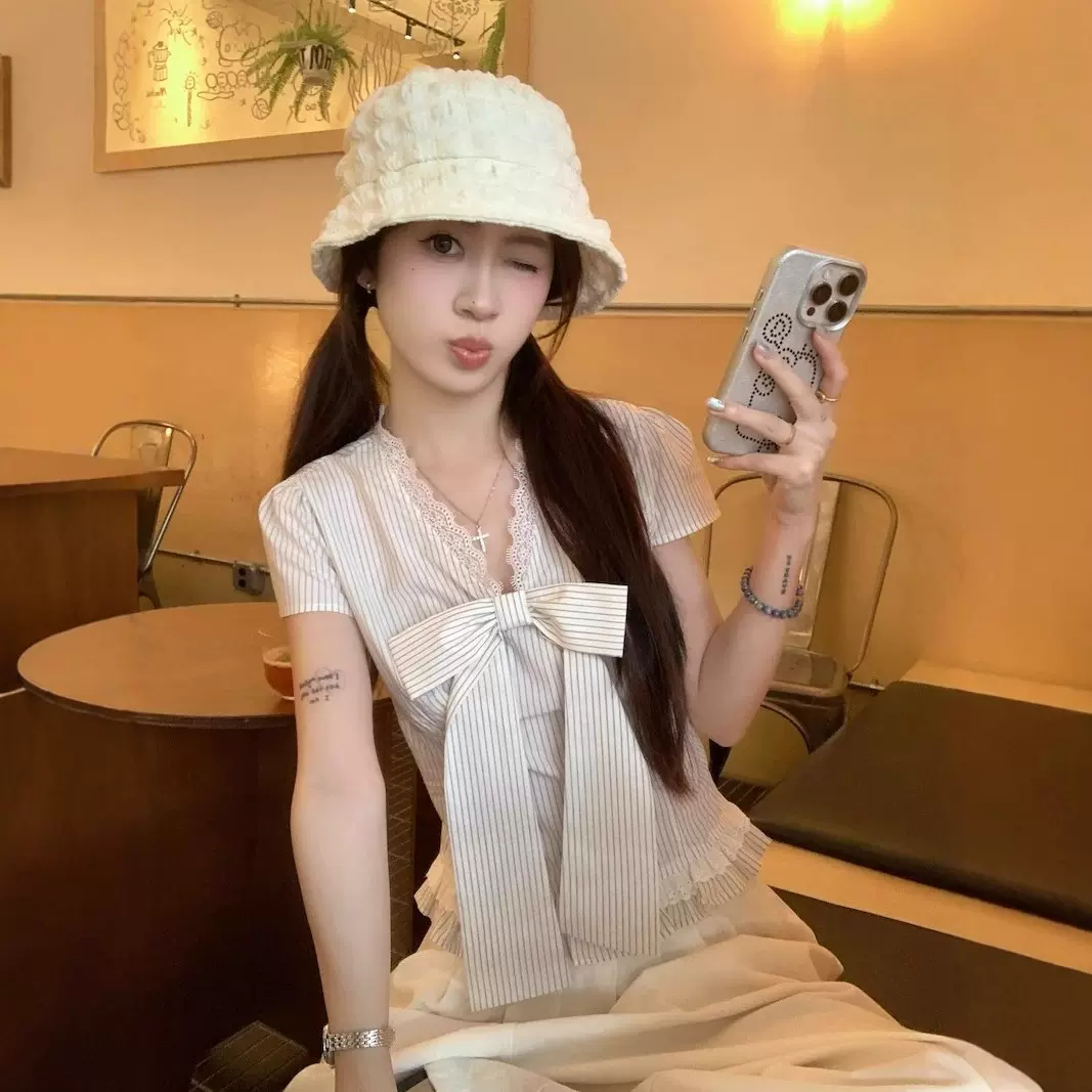 2025新款蕾丝花边衬衫蝴蝶结条纹V领短款上衣气质设计感小众漂亮