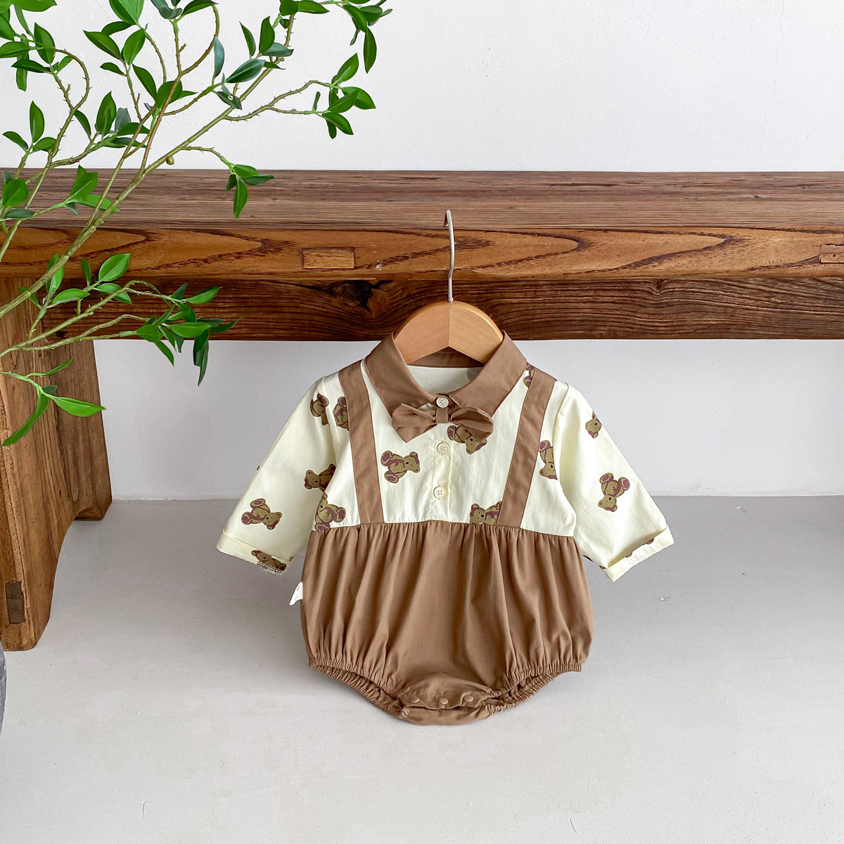 Mono del bebé otoño Niño de dibujos animados impreso ropa bebé recién nacido falso dos piezas Caballero pajarita camisa mameluco