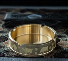 Brass ashtray with five bulls as a blessing, copper handicraft for office, brass ornament, Dongguan small commodity metal copperware