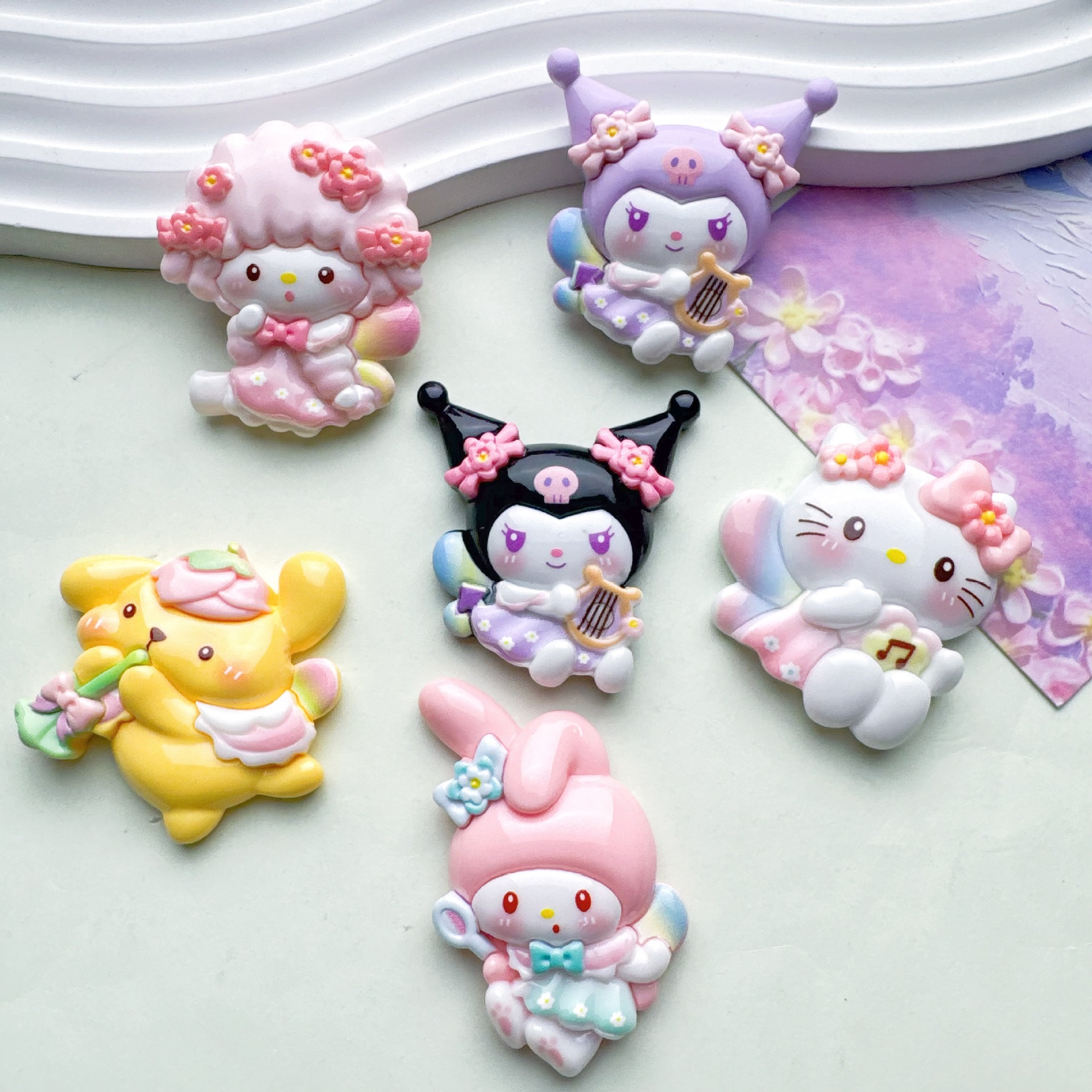 DAKA SANRIO 시리즈 냉장고 자석 휴대 전화 케이스 헤어 액세서리 나막신 DIY 쥬얼리 패치 수지 소재 도매