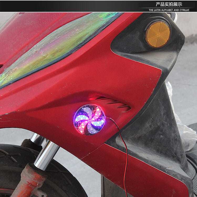 Motocicleta modificada cubierta de arce flash LED multicolor 12 luz de freno de automóvil eléctrico rueda de fuego luz multicolor