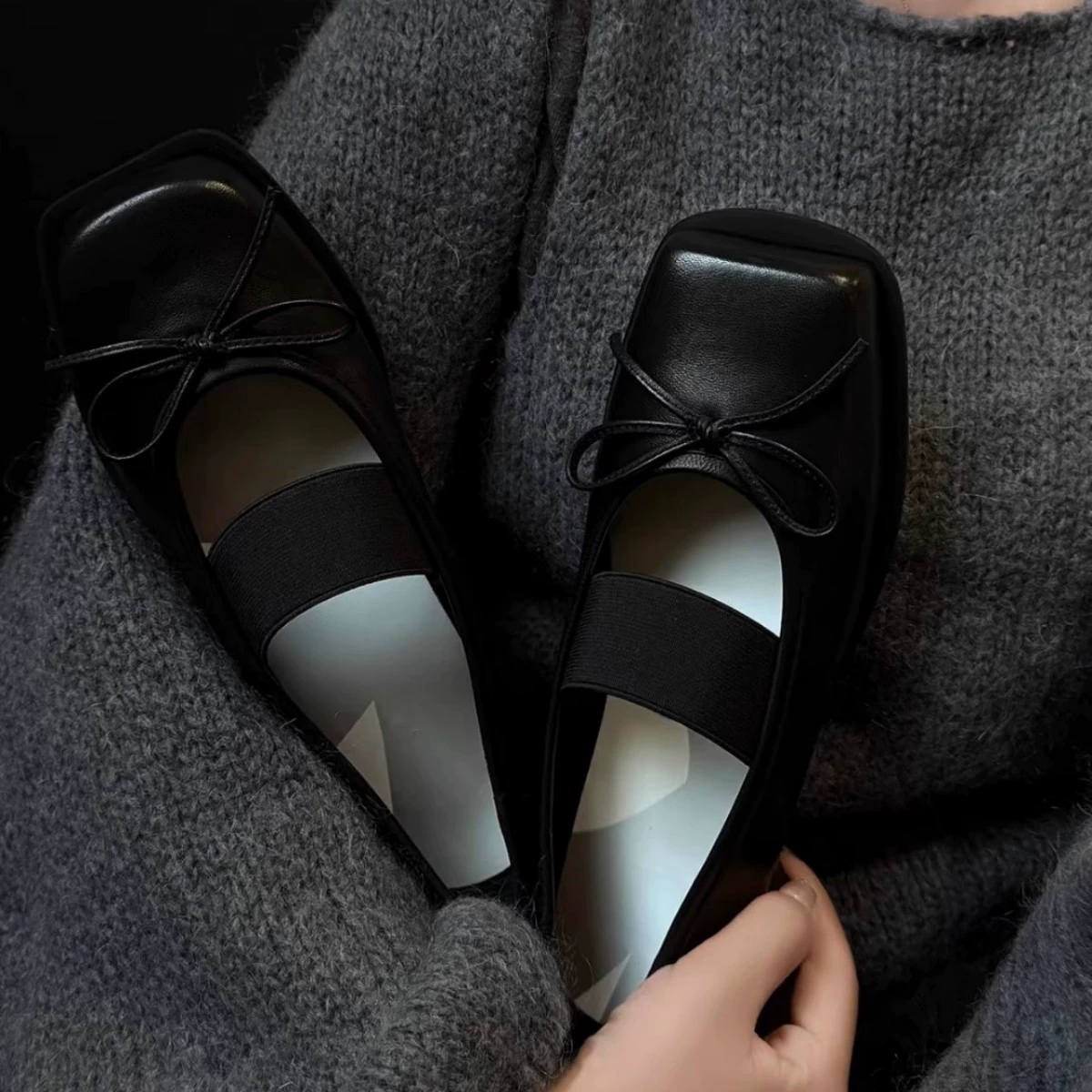 Новые весенние туфли Мэри Джейн с неглубоким квадратным носком для женщин, в стиле ретро-балетки с бантом, кожаные туфли на толстой подошве, модные и универсальные.