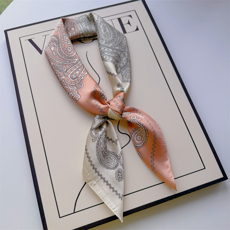 Primavera y verano nueva bufandas de impresión de letras de satén 70 × 70 bufandas de seda pequeñas bufandas cuadradas de alta calidad bufandas de estilo francés