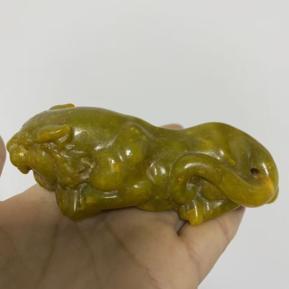 直播供货老虎手把件岫玉古玩杂项带皮貔貅厂家批发