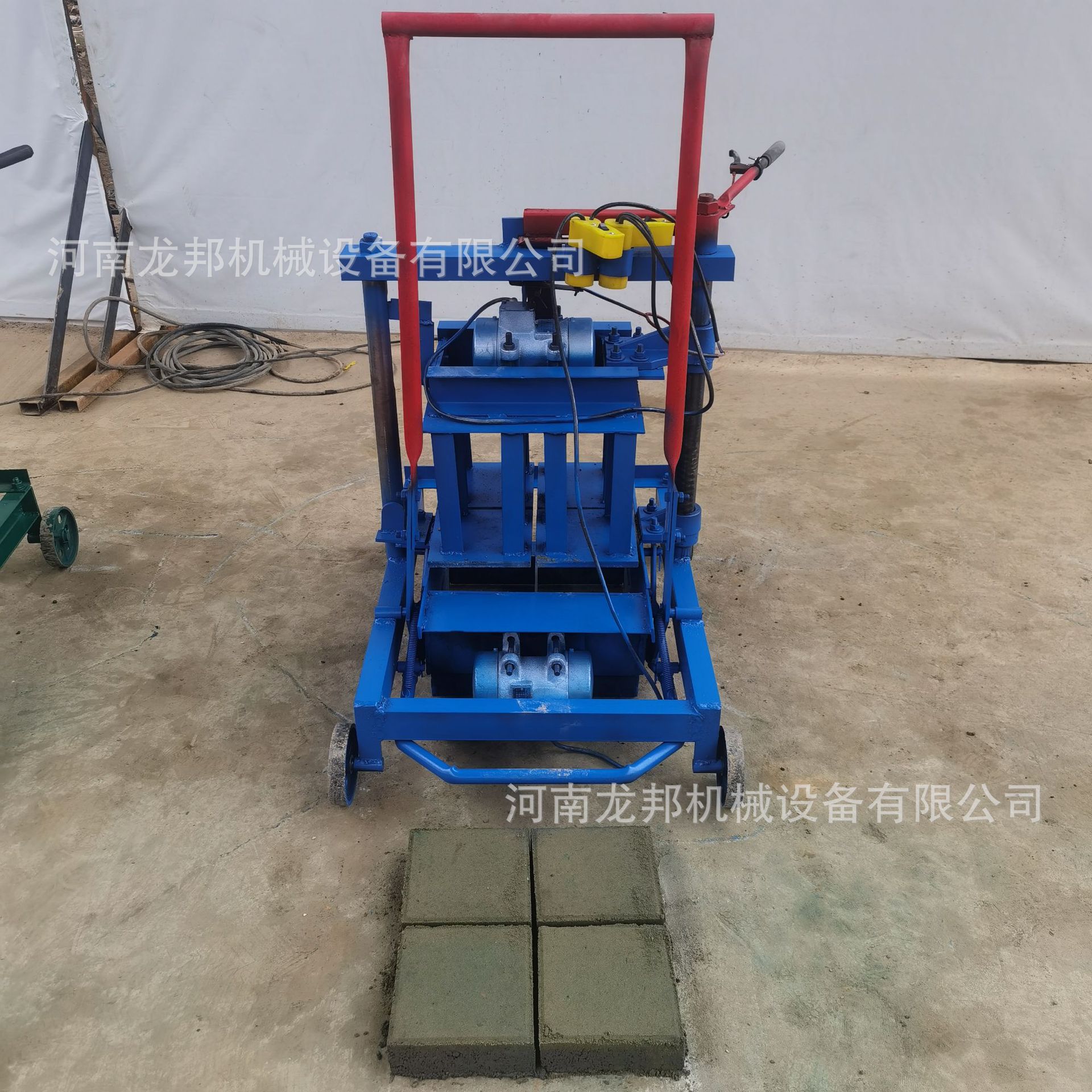 小型便携式移动式铺砖机械用于制作各种混凝土砌块的产蛋砌块机