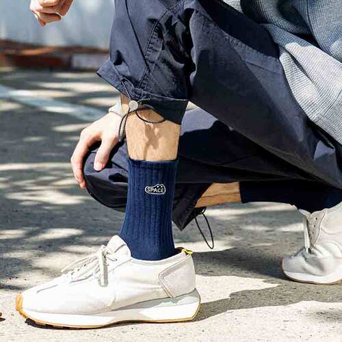 Socks for men and couples, crocodile head embroidered mid-calf socks, ins street versatile cotton socks, solid color sweat-absorbent sports socks