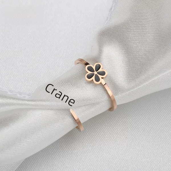 [Special clearance] Daisy ring sweet simple temperament index finger jewelry fashion black and white two-color small flower ring