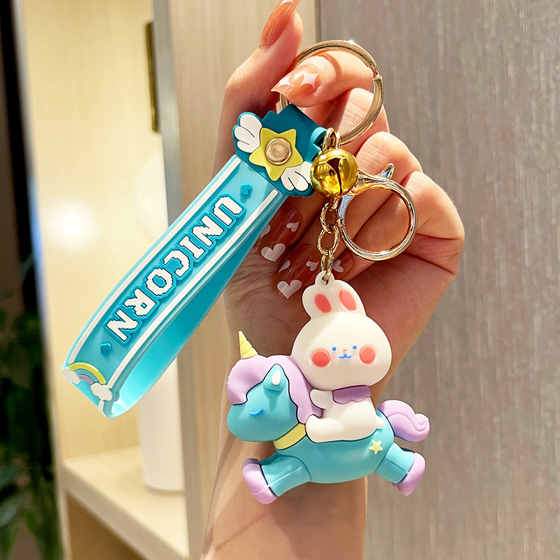 Venta directa de fábrica llavero colgante pequeño muñeca tridimensional llavero de coche mochila escolar colgante puesto al por mayor productos pequeños