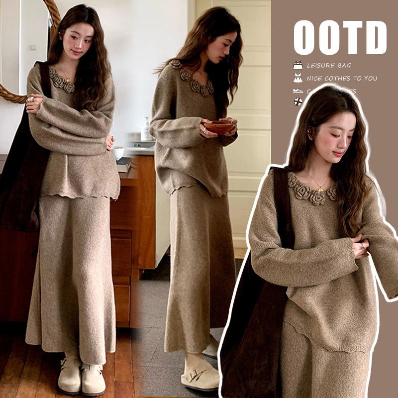 Maternity Wear 2025 Autumn and Winter New Korean Style Fashionable Camellia Sweater + Skirt Maternity Suit