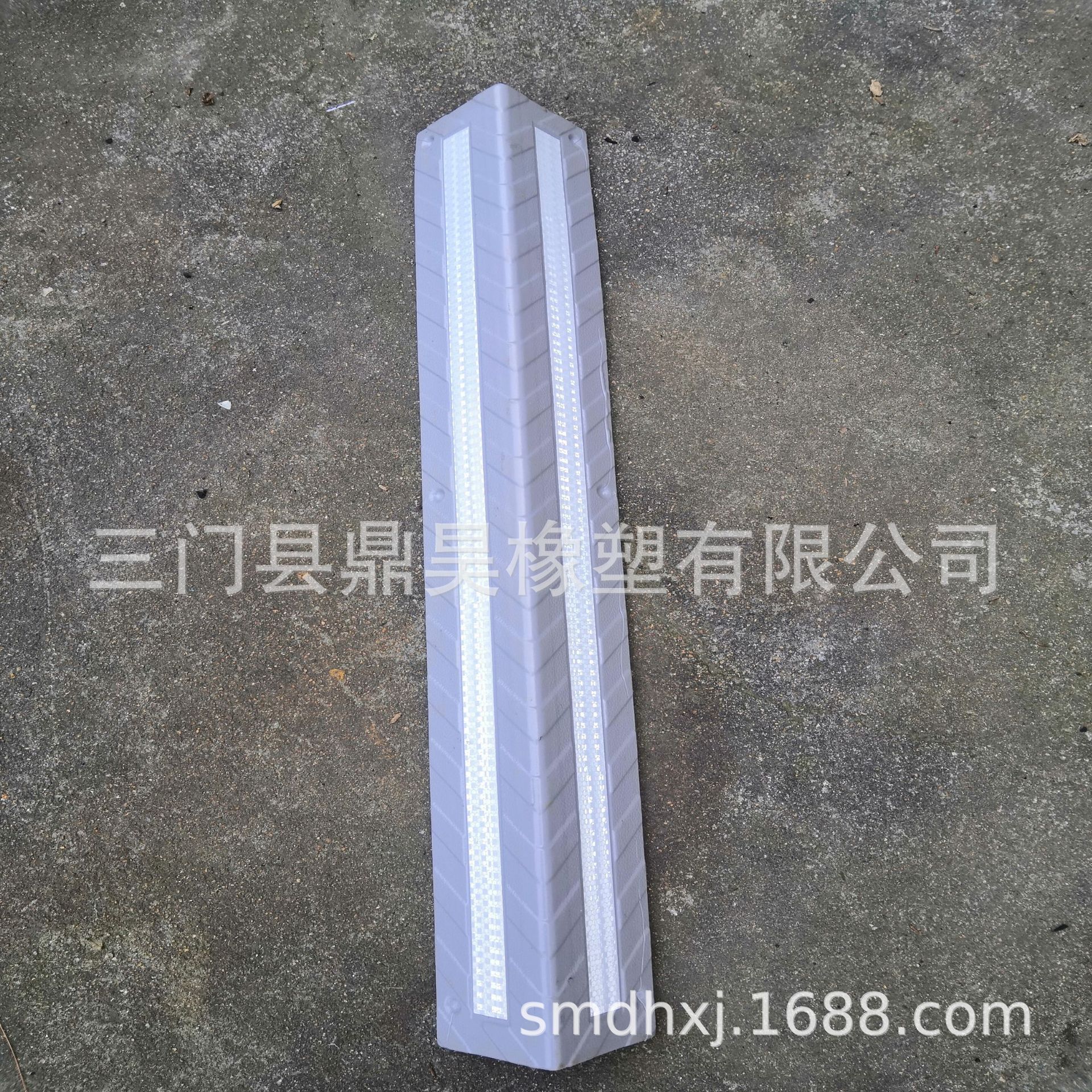 橡塑护角护墙角直条膜护角器墙角立柱保护胶地下车库立柱反光条