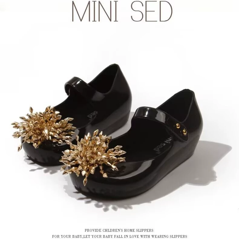 Новые sandals 2025 Merry Jelly детская обувь лето блестящая мягкая подошва мелкая и средняя девочка cristal Jelly Shoes принцессы обувь