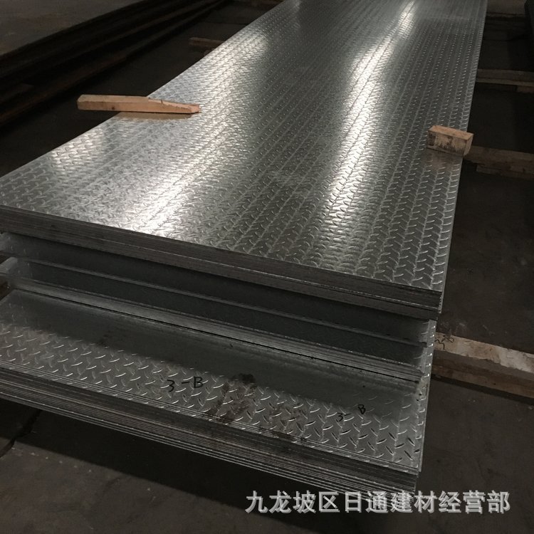 重庆铺路防滑板楼梯踏步板Q235剪板折弯花纹钢板热镀锌扁豆花纹板