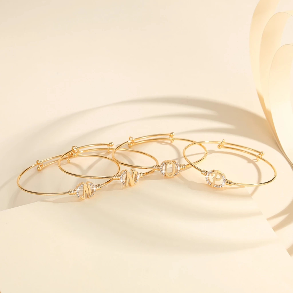 26 letras de moda de comercio electrónico transfronterizo brazalete de diamantes de alta calidad diseño de textura bucle ajustable joyería