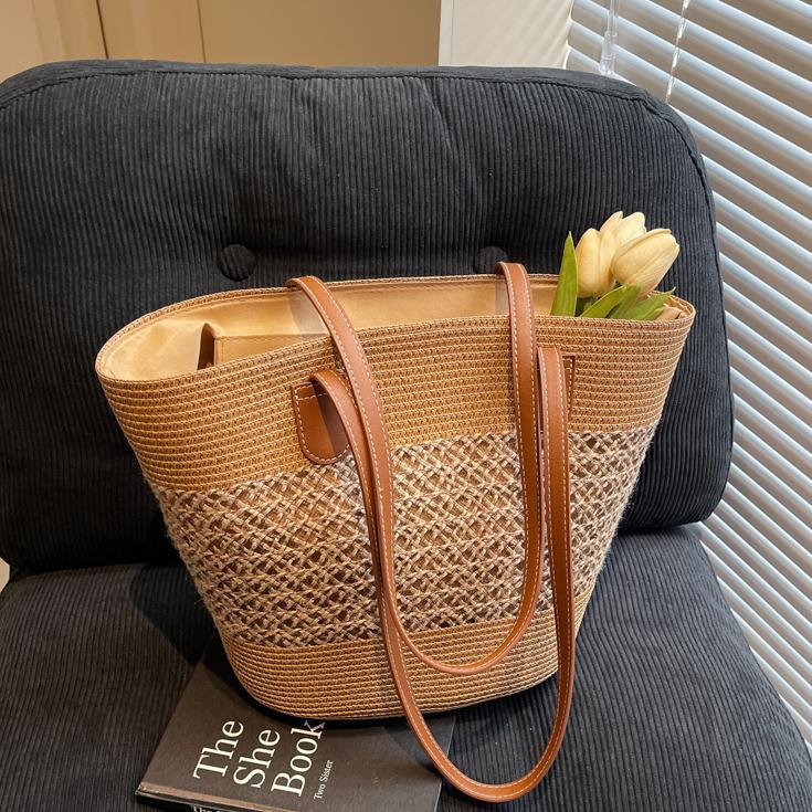 Venta caliente de verano bolso tejido de paja hueco para mujer 2025 nuevo bolso de hombro de estilo occidental salvaje bolso de alta capacidad
