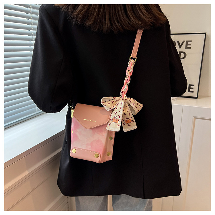 Solid Color Fashion Shopping Artificial Leather Soft Surface Buckle Square Blue Pink Green Shoulder Bags display picture 5