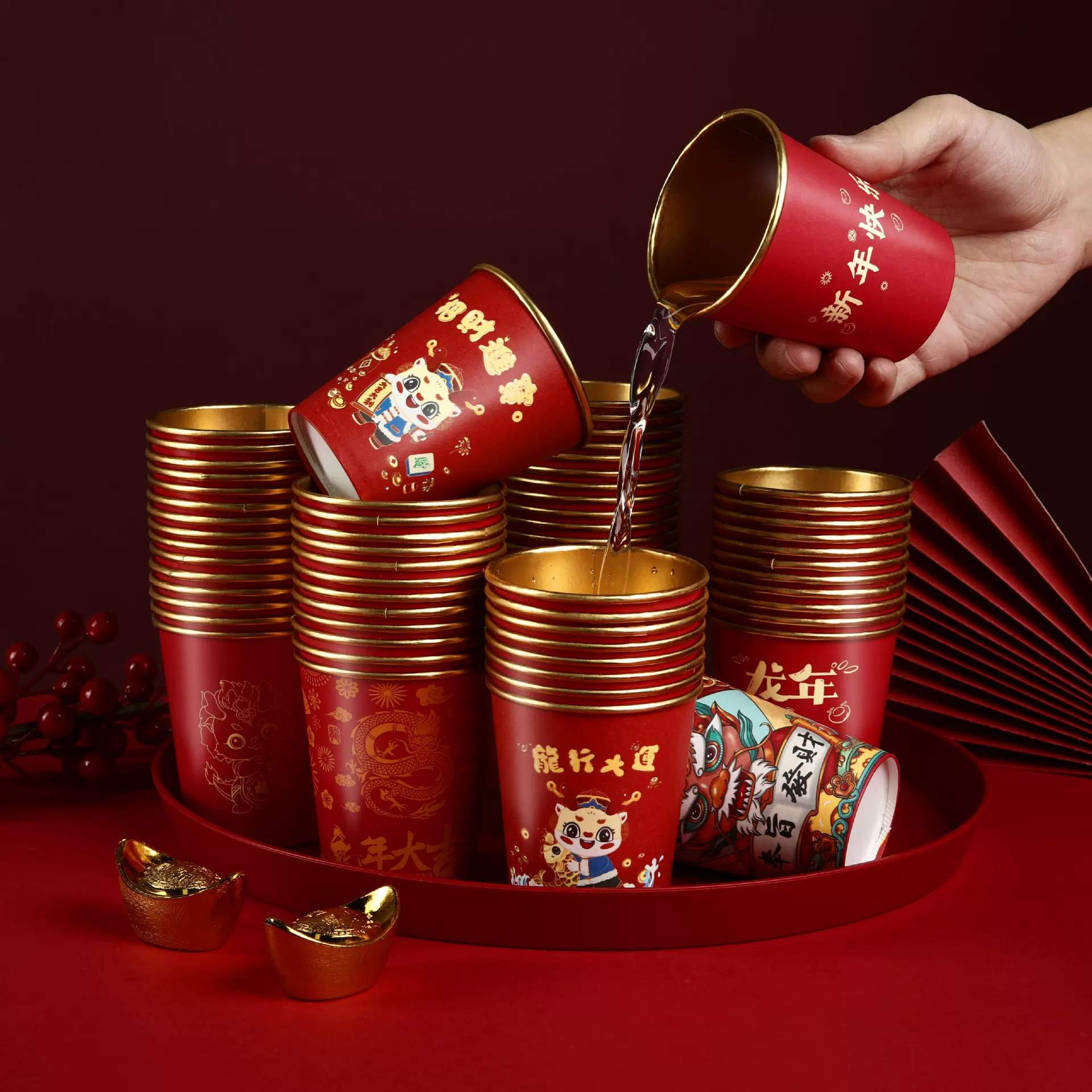 2024新年款一次性纸杯红色龙年春节喜庆杯子加厚加硬金箔纸杯