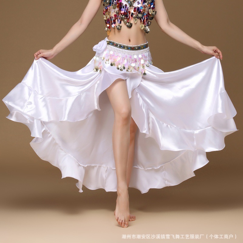 雪の舞う新型のベリーダンスの服装の新型の舞台はインドのダンスの演出服を着てフォークのハスの葉のスカートを開けてセクシーです。|undefined
