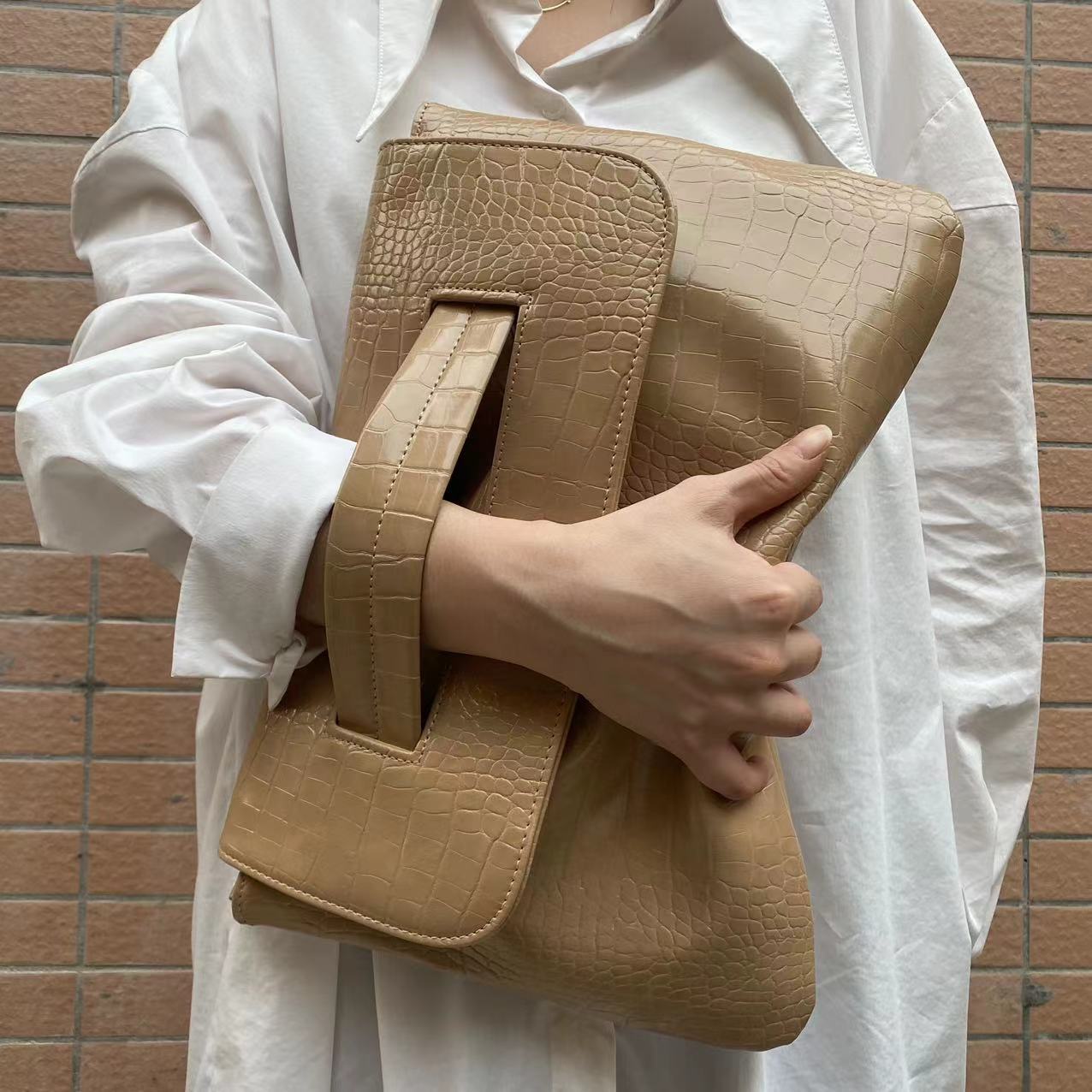 337g Weight Polyester Lining Material Flip Cover Closure Type Single Shoulder Strap Strap Type Envelope Bag Bags Type Casual, Daily, Shopping Occasion Pu Leather Material Solid Color Pattern All Seasons Season Women's Gender Elegant, Streetwear Style Square Shape Large Size Women's Large Pu Leather Solid Color Elegant Streetwear Square Flip Cover Envelope Bag 11