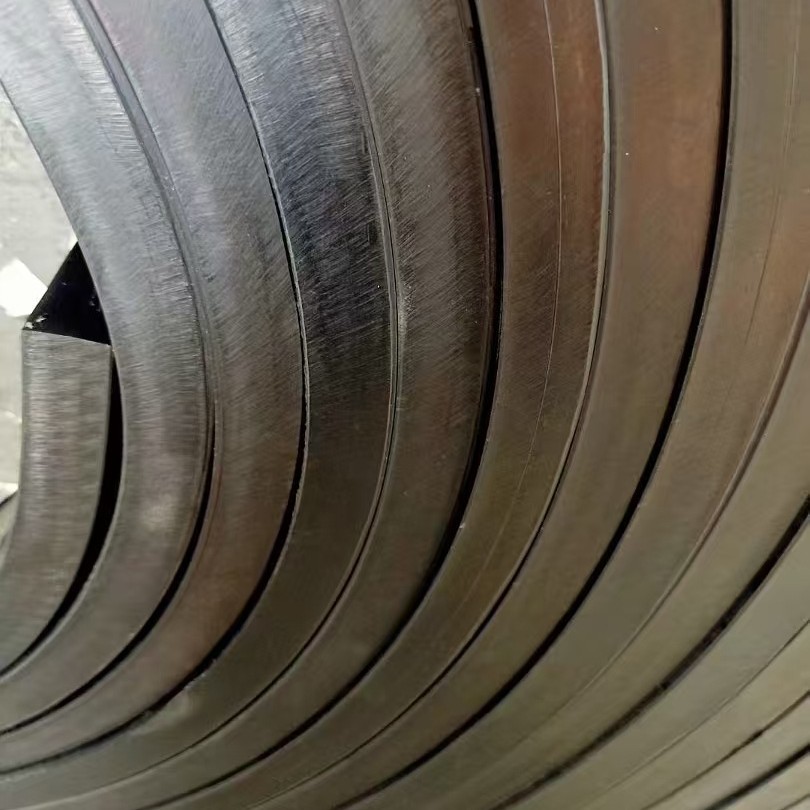 厂家销售夹层尼龙橡胶输送带各种型号分层强力耐磨橡胶输送带