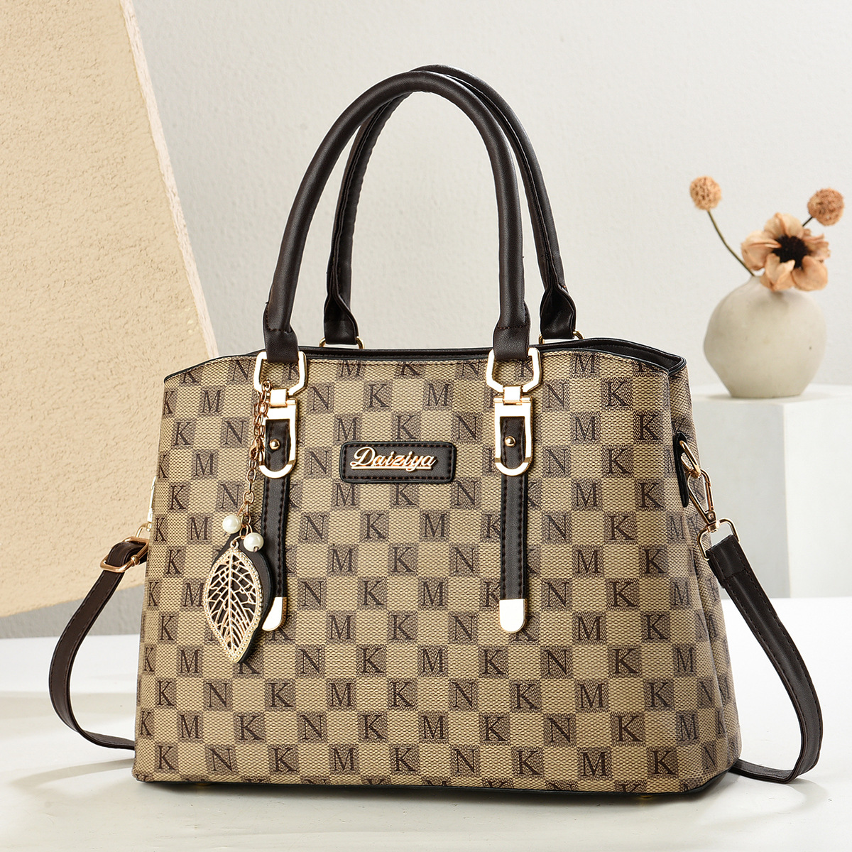 Bolso de mujer 2025 nuevo bolso de madre de moda de gran capacidad temperamento mensajero portátil bolso de hombro para mujer de mediana edad en nombre del cabello