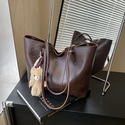 Large Capacity Bags for Women, Fall/Winter Versatile 2024 New Retro Simple Stylish Single Shoulder Shopping Bag Commuter Tote Bag