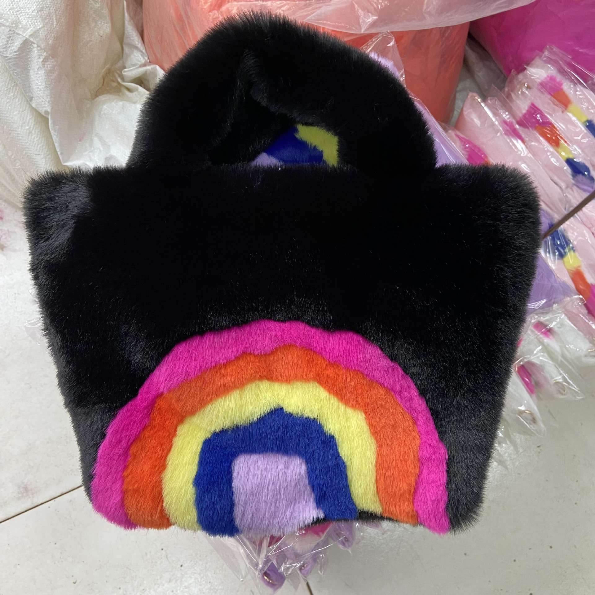 Bolso de mano tipo tote para mujer, de gran capacidad, con diseño de piel de conejo sintética, estilo arcoíris, éxito de ventas transfronterizo, moderno y versátil.