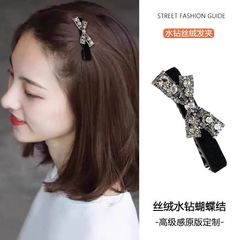ヘアピンのベルベットの前髪のサイドクリップの女性の額を挟みます。