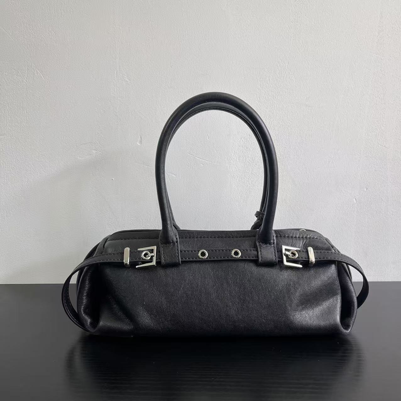 한국 스타일 패션 레트로 바게트 가방 여성 2024 새로운 패션 인기 언더암 숄더백 볼링 핸드백