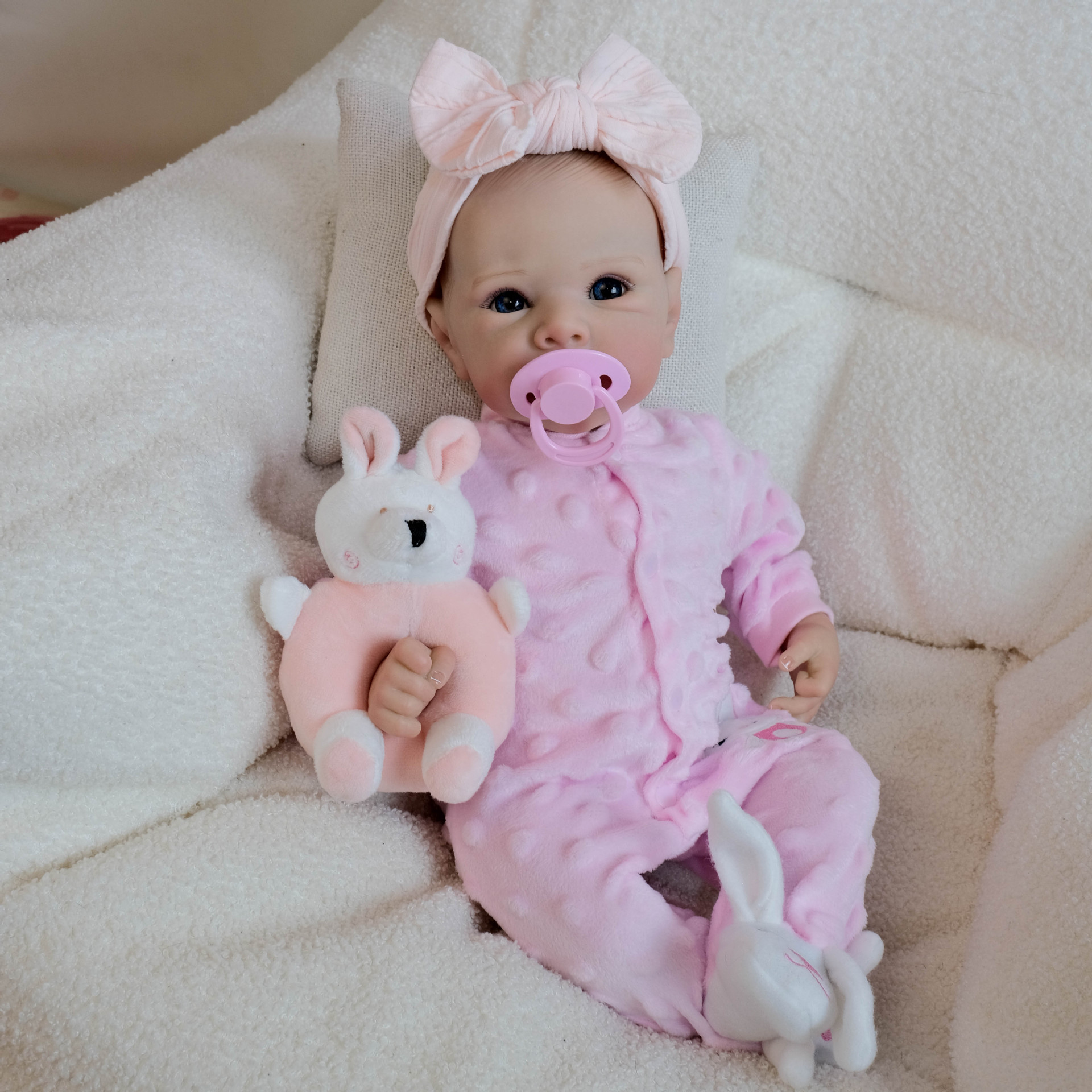 18 pulgadas rosa conejito de una pieza de simulación Bettie muñeca de renacimiento para niños cumpleaños regalo de Navidad