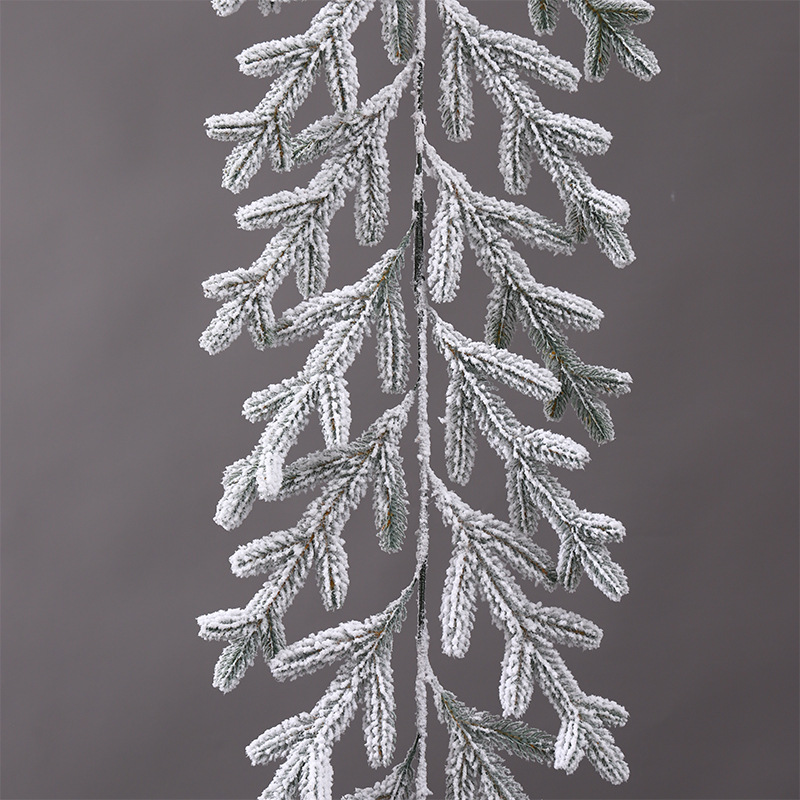 Aerosol blanco simulación hoja de pino Navidad ratán PVC familia ventana restaurante decoración material tira decoración interior y exterior