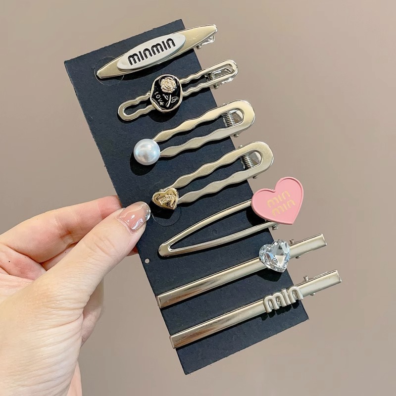 Sweet Cool Metal Hairpin Mujeres 2025 nuevo estilo de alto nivel frente fresa cabello cortado oreja lateral clips adornamiento para el cabello