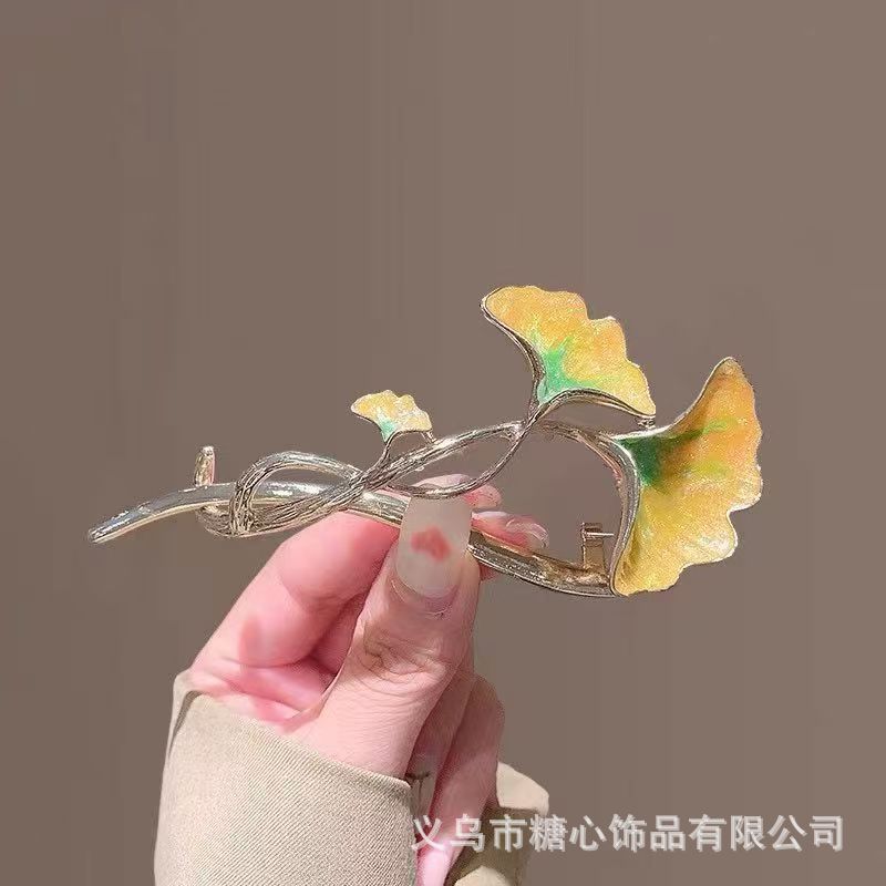 기름이 뚝뚝 떨어지는 은행잎