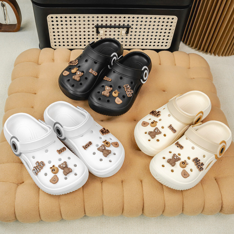New Cartoon Brown Apple Bear Versatile Eva Clogs for Women, Outdoor Flat Non-Slip Slippers, Fashionable Closed-Toe