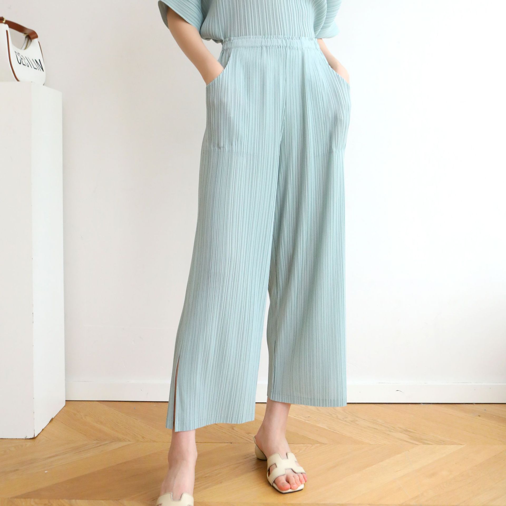 Quality 2024 high-end pleated spring, summer and autumn versatile casual loose cropped pants straight pants Pleats