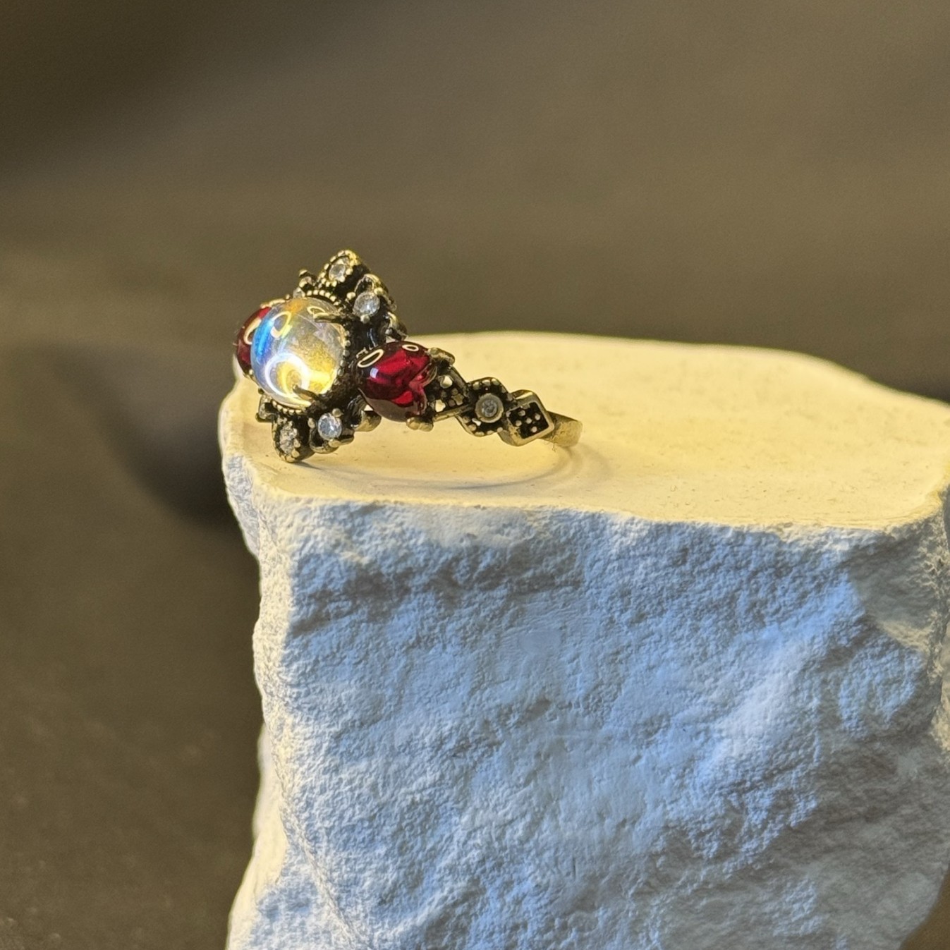 Natural Crystal And Gemstone Charm For Positive Energy And Luck_voghion.com