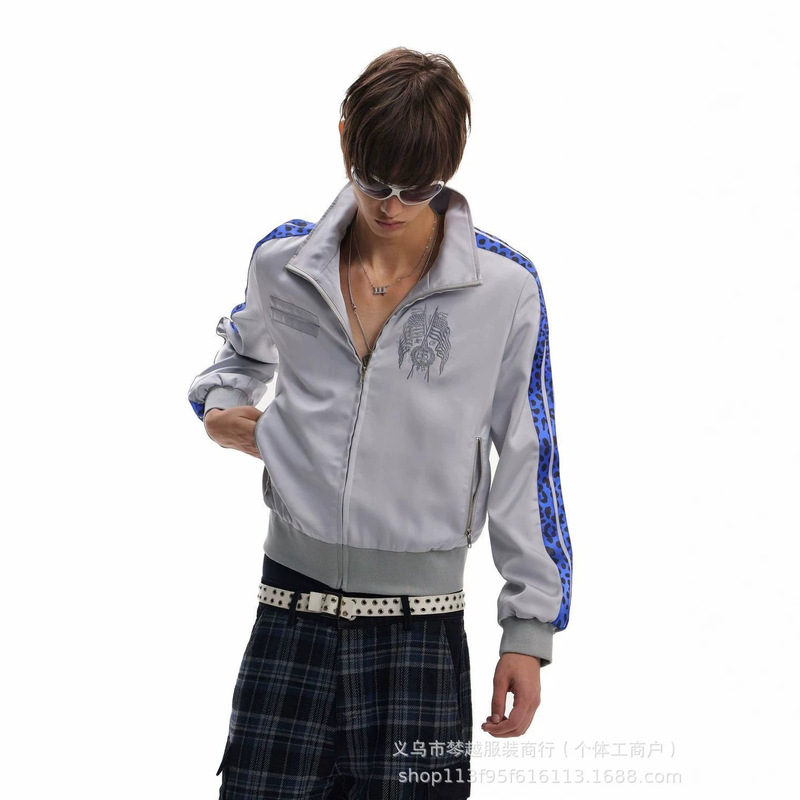 Men's high-end design short jacket with a blue woven ribbon and leopard print stand-up collar Men's high-end design short jacket with a blue woven ribbon and leopard print stand-up collar