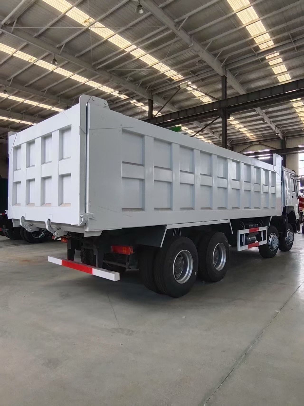 Cross-Border African Used Sinotruk Howo 8X4 371 Horsepower Engineering Transport Dump Truck Export Heavy-Duty Dump Truck