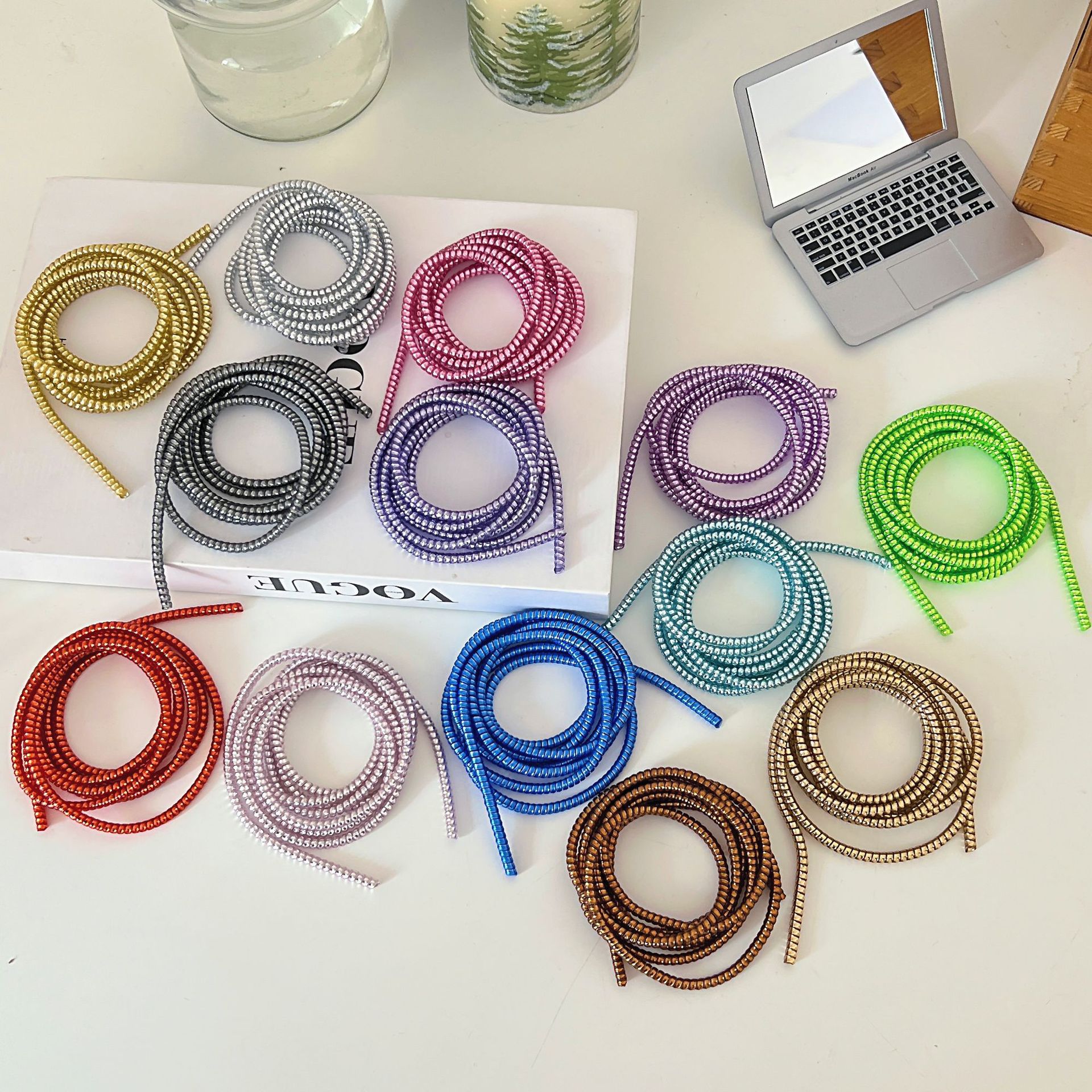 1 metro 4 Android adecuado para Apple Protección de cable de datos universal Cargador de resorte Cable de protección de bobinado Cuerda de protección para auriculares